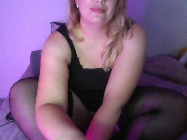 Lowa-1 live cam on BongaCams