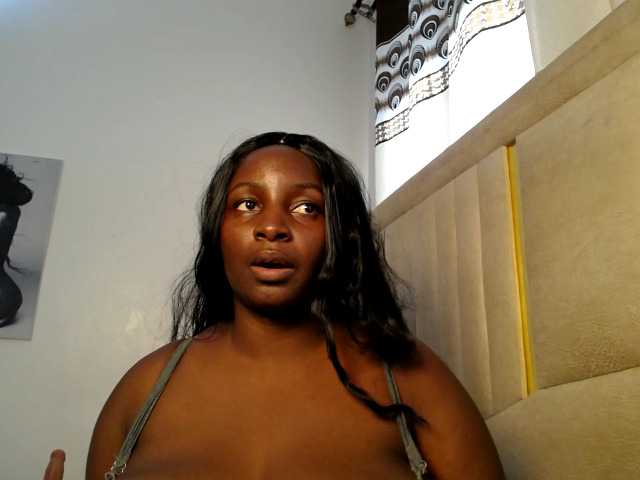 Dovecaren live cam on BongaCams