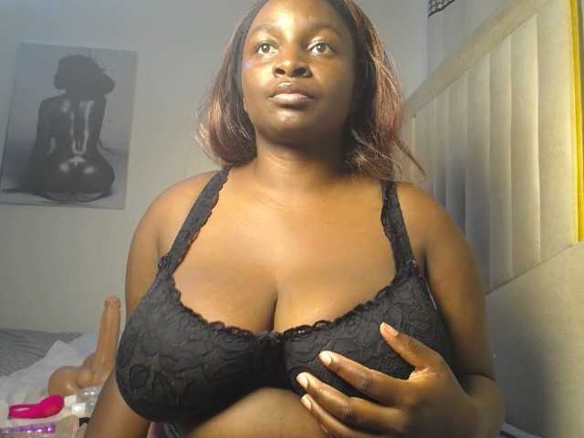 Dovecaren live cam on BongaCams