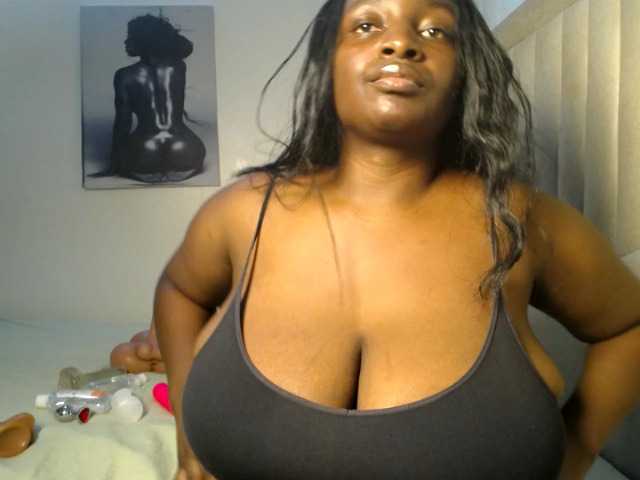Dovecaren — live female cam