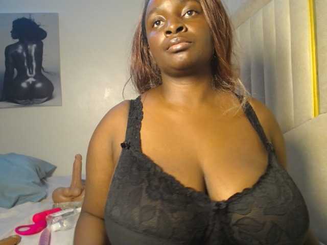 Dovecaren live cam on BongaCams