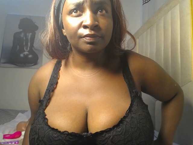 Dovecaren live cam on BongaCams