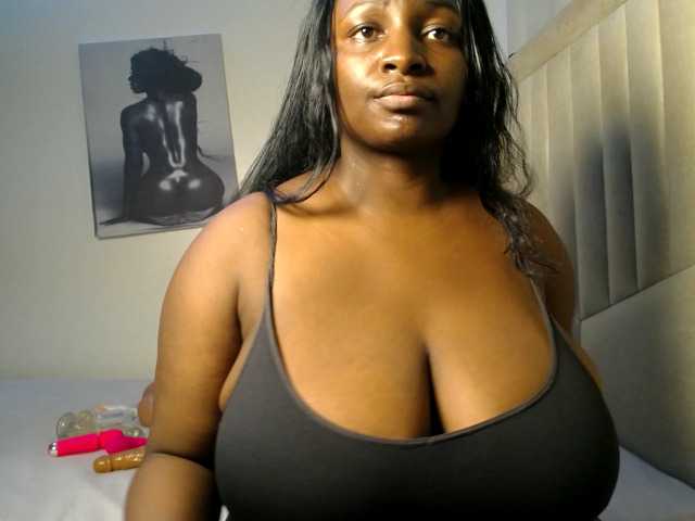 Dovecaren live cam on BongaCams