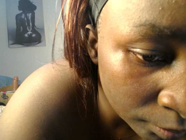 Dovecaren live cam on BongaCams
