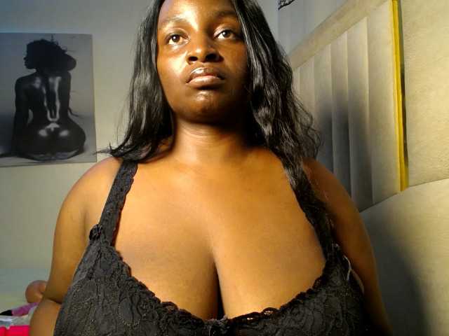Dovecaren live cam on BongaCams