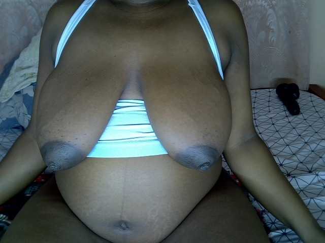 kenyanbunny live cam on BongaCams
