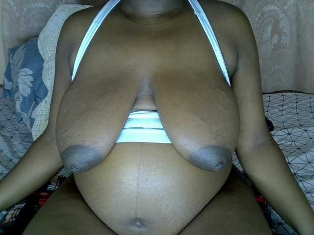 le modèle kenyanbunny est en webcam porno dans un show sur le site bongacams, il possède les tags suivants: Ebony,Brunette,Trimmed