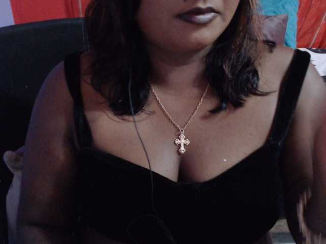 le modèle SINFULINDIAN est en webcam porno dans un show sur le site bongacams, il possède les tags suivants: Ebony,Brunette,Hairy