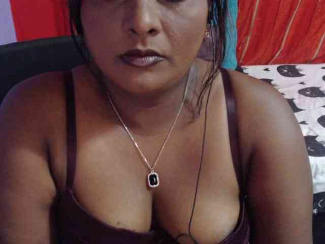 sinfulindian's live room