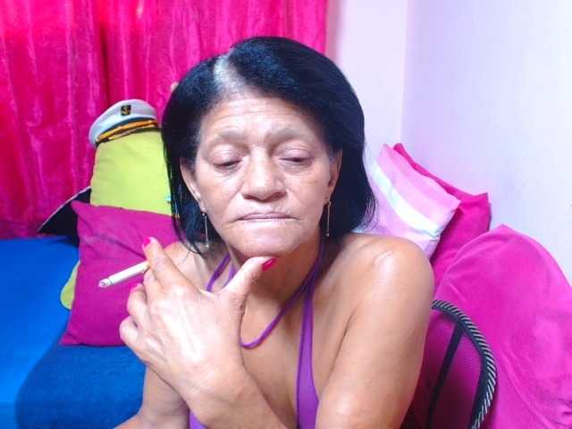 SLUTTYROXY, live now on BongaCams