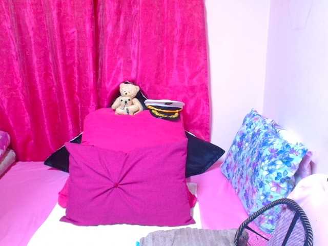 SLUTTYROXY live cam on BongaCams