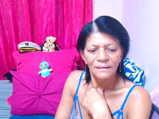 SLUTTYROXY — live female cam