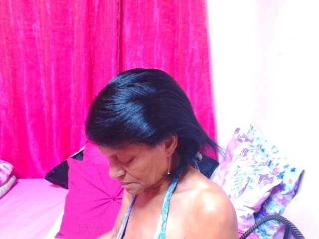 SLUTTYROXY live cam on BongaCams