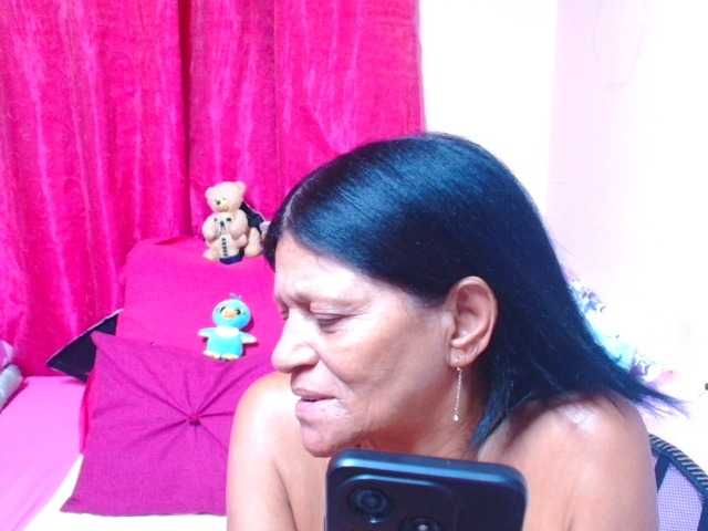 SLUTTYROXY live cam on BongaCams