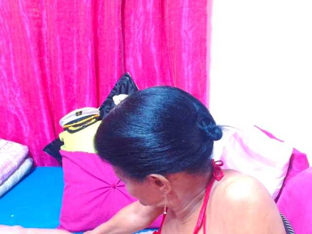 SLUTTYROXY, en directo ahora en BongaCams