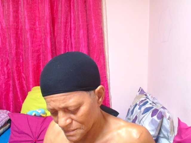 SLUTTYROXY live cam on BongaCams