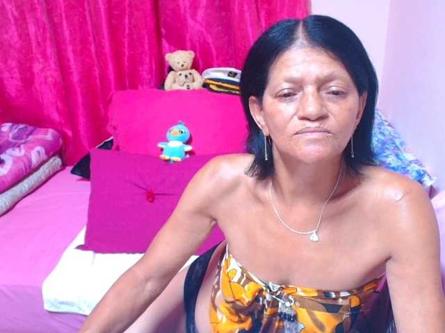 SLUTTYROXY live cam on BongaCams