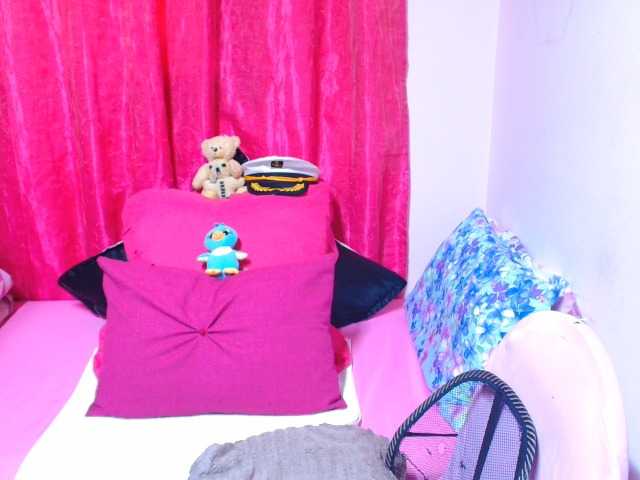 SLUTTYROXY live cam on BongaCams