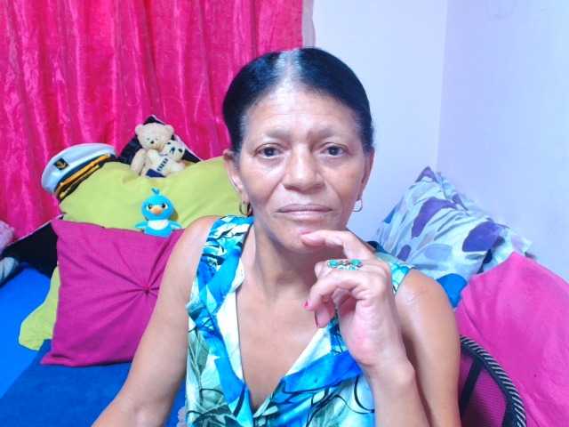 SLUTTYROXY live cam on BongaCams