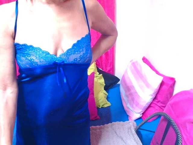 SLUTTYROXY, live now on BongaCams