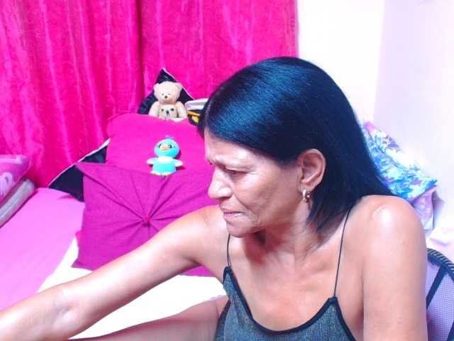 SLUTTYROXY live cam