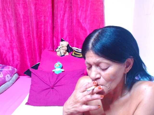 SLUTTYROXY live cam on BongaCams