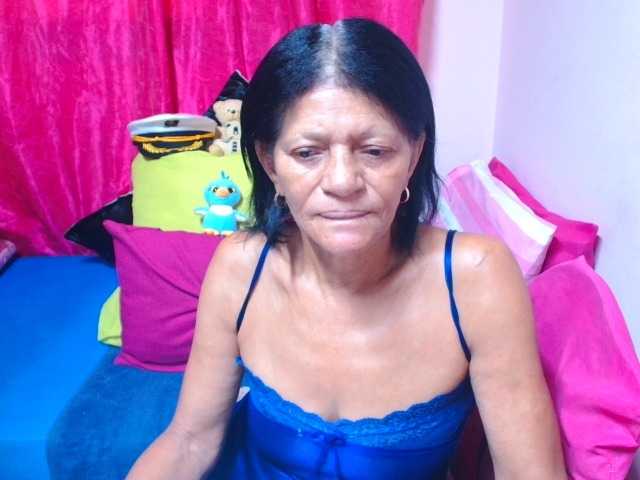 SLUTTYROXY, en directo ahora en BongaCams