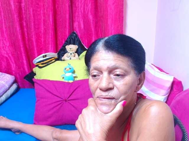 SLUTTYROXY, en vivo ahora en BongaCams