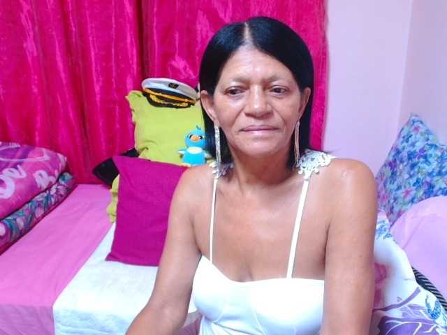 SLUTTYROXY live cam on BongaCams