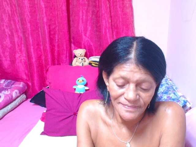 SLUTTYROXY live cam on BongaCams