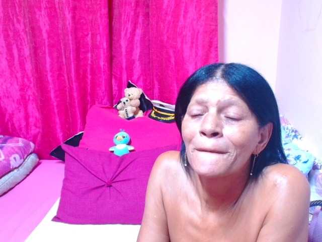 SLUTTYROXY live cam preview