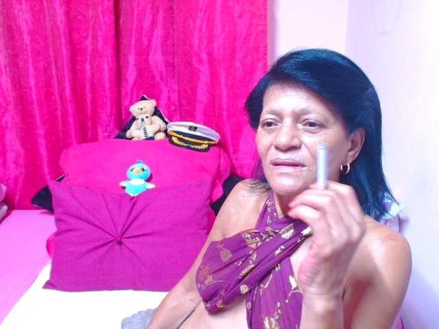 SLUTTYROXY live cam on BongaCams