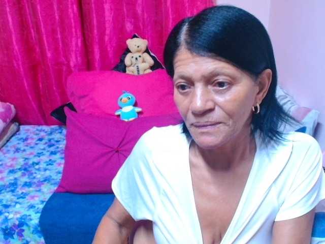 SLUTTYROXY live cam on BongaCams