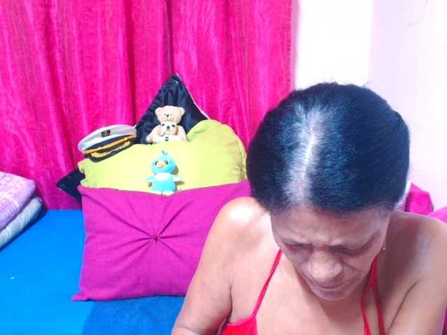 SLUTTYROXY, en vivo ahora en BongaCams