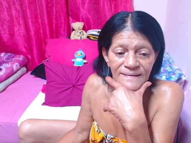 SLUTTYROXY live cam on BongaCams