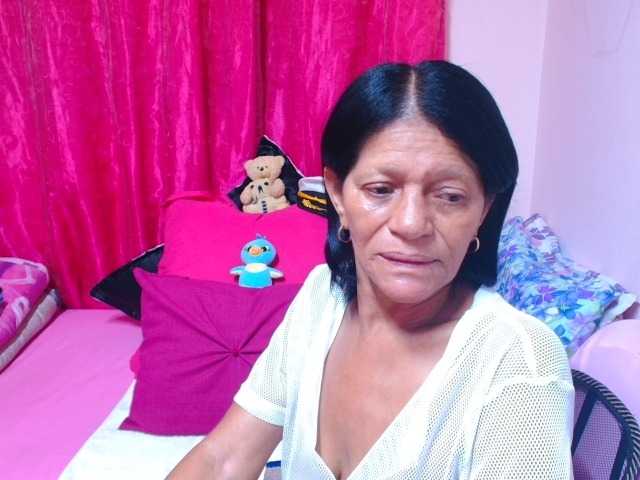 SLUTTYROXY live cam on BongaCams