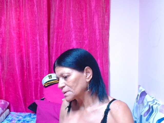 SLUTTYROXY live cam on BongaCams