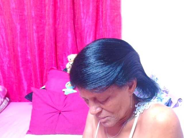 SLUTTYROXY live cam on BongaCams