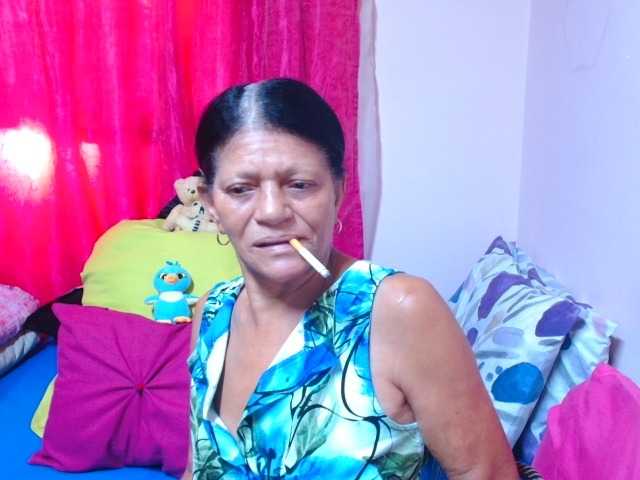 SLUTTYROXY live cam on BongaCams