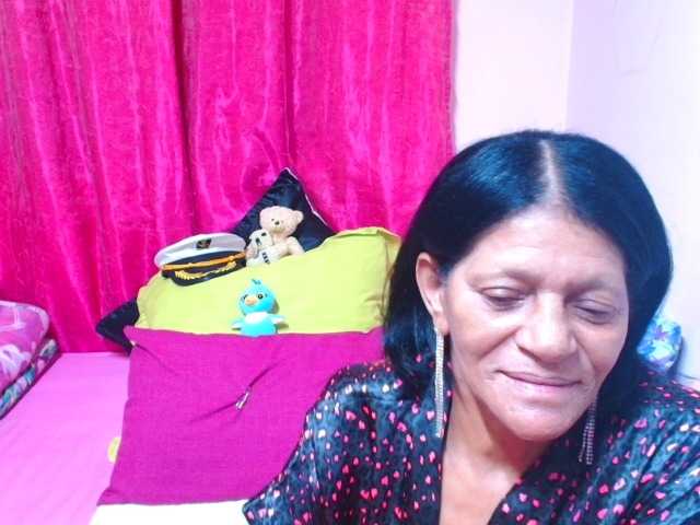 SLUTTYROXY live cam on BongaCams