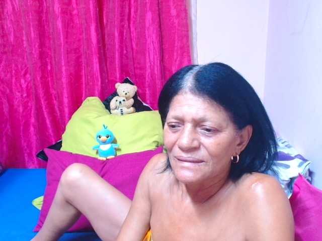 SLUTTYROXY live cam on BongaCams