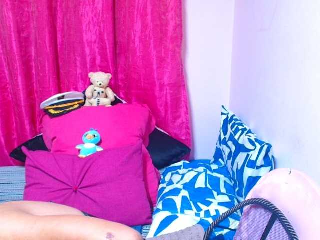 SLUTTYROXY live cam on BongaCams