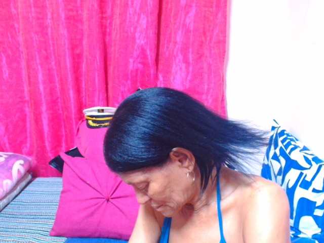 SLUTTYROXY live cam on BongaCams