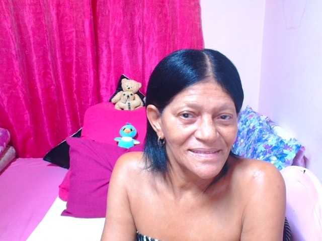 SLUTTYROXY live cam on BongaCams
