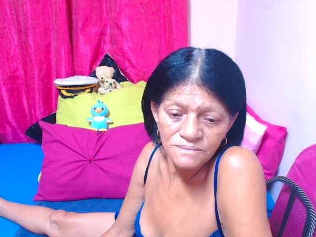 SLUTTYROXY, en directo ahora en BongaCams