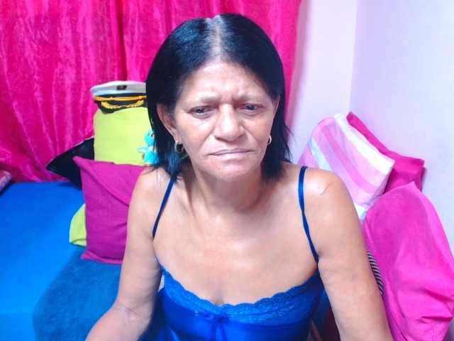 SLUTTYROXY, en directo ahora en BongaCams