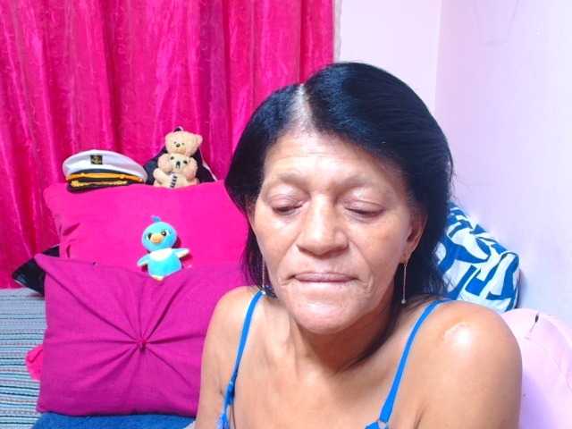 SLUTTYROXY — live female cam