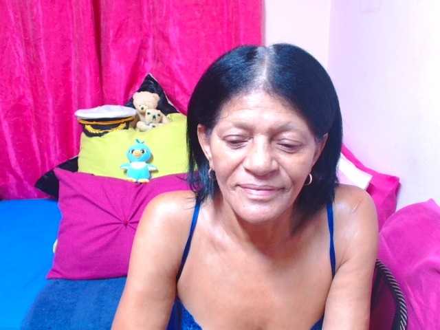 SLUTTYROXY, en directo ahora en BongaCams