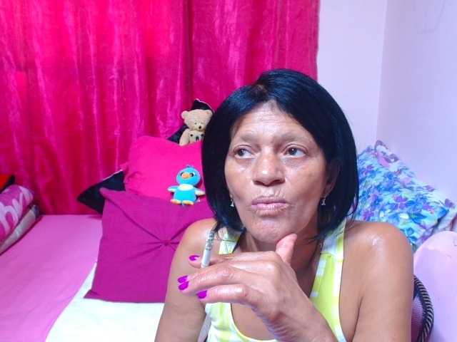 SLUTTYROXY live cam on BongaCams