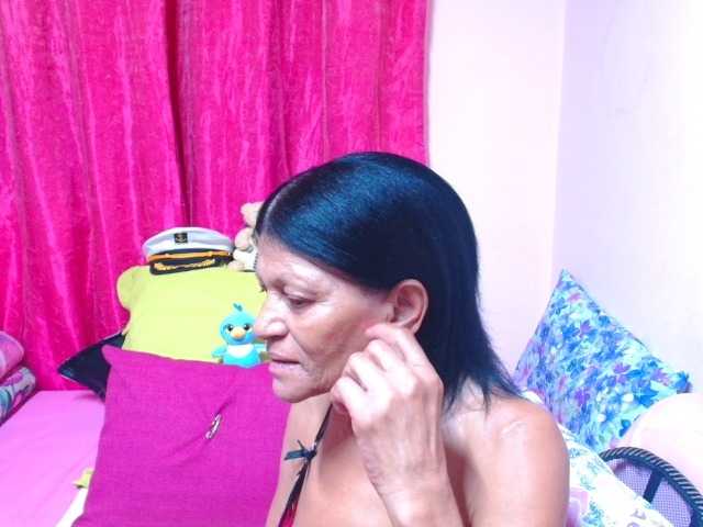 SLUTTYROXY live cam on BongaCams